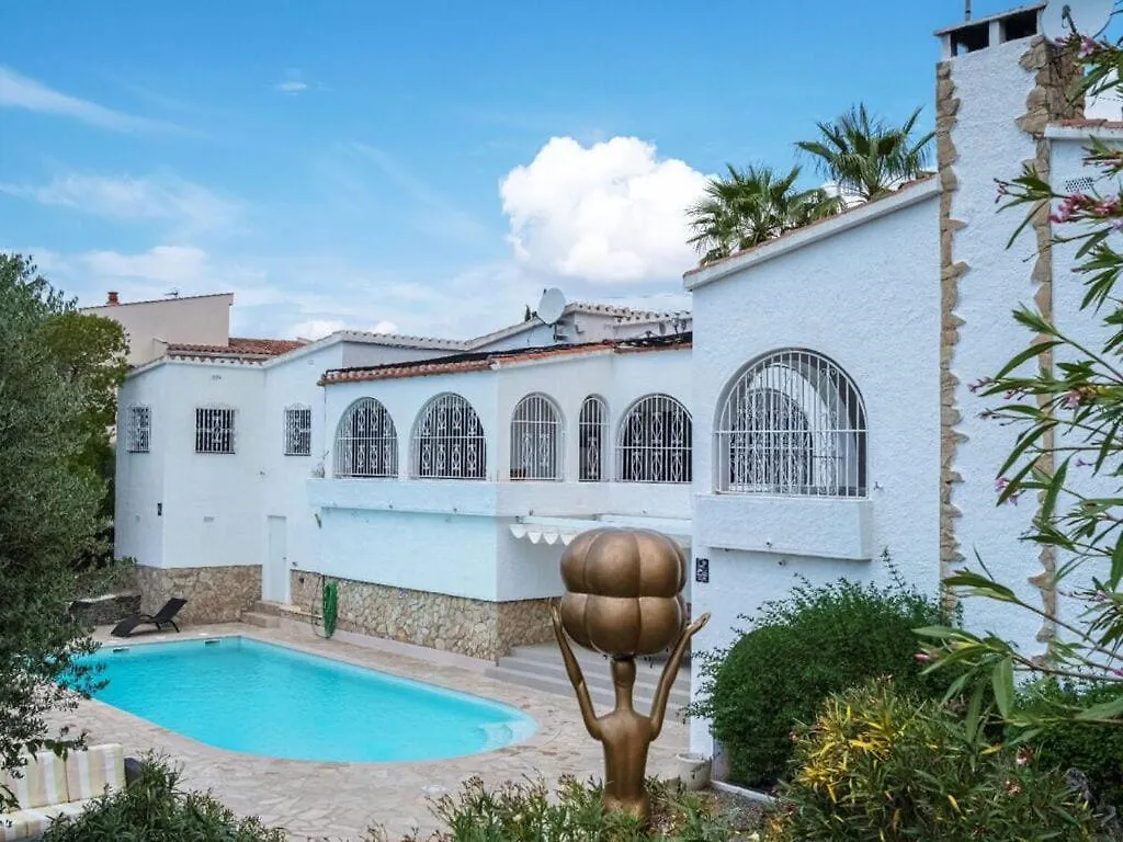 Villa Andaluz Roses Mas Fumats スペイン